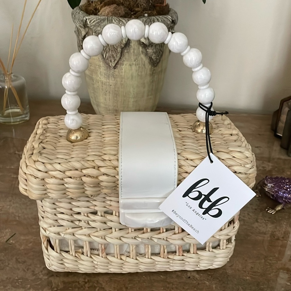 NWT btb Los Angeles straw handbag